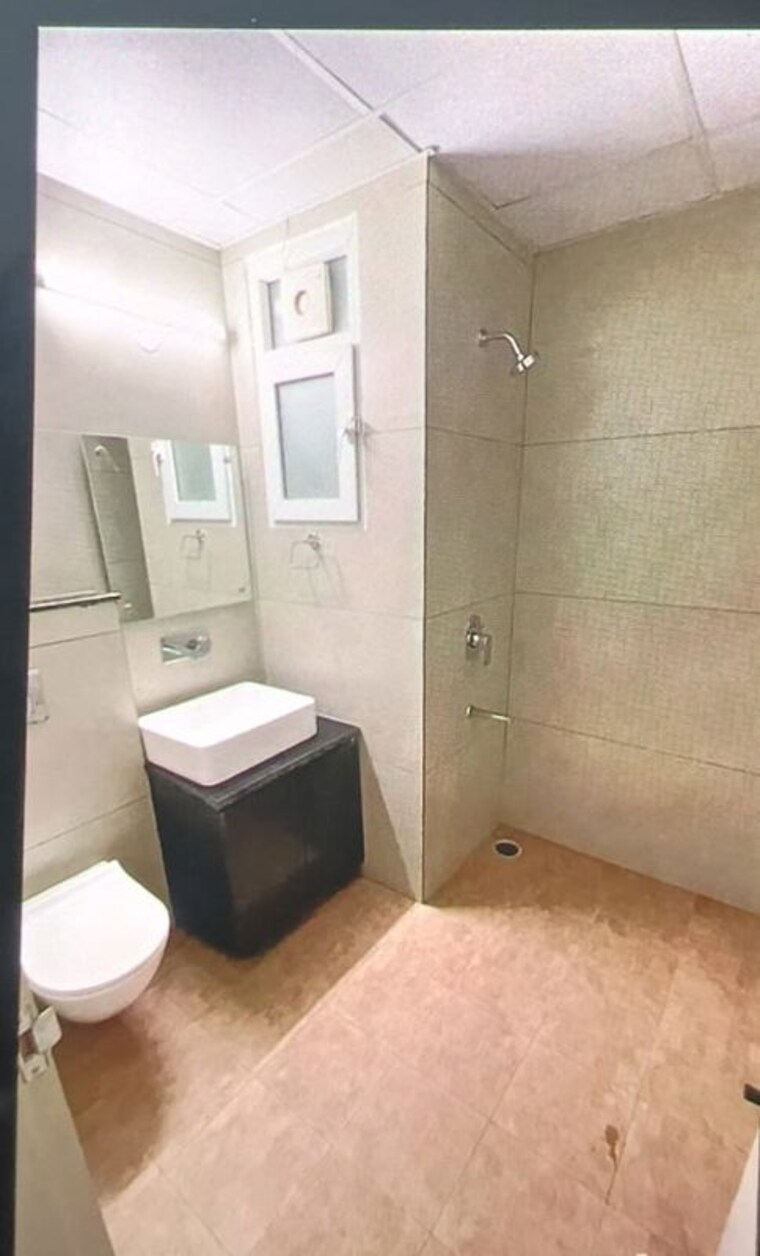 Bathroom, bollywood-esencia 3 Bedroom 1300 Sq.Ft. Apartment In Ghazipur Zirakpur 10173328