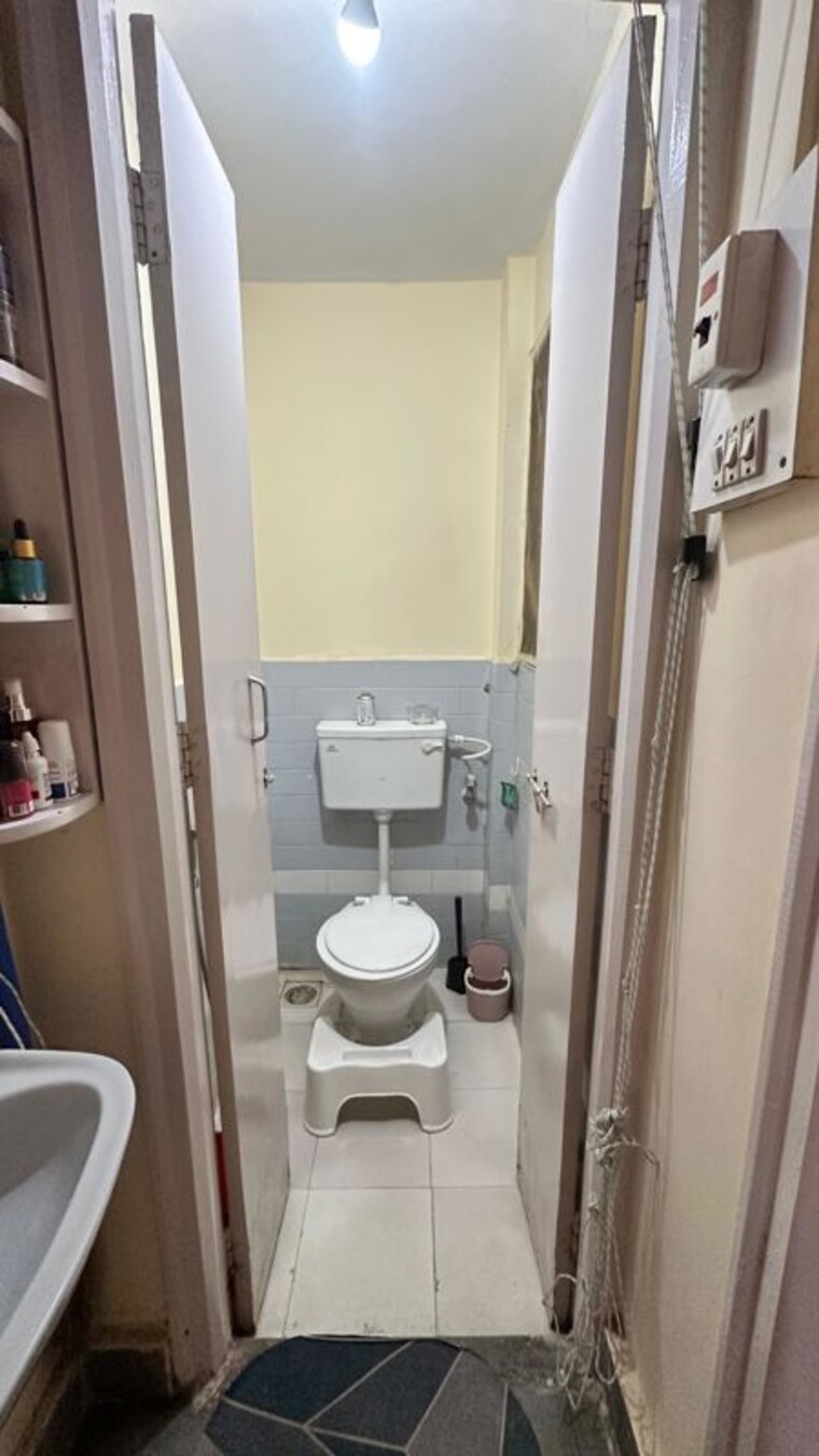Bathroom, erandwane 1 Bedroom 550 Sq.Ft. Apartment In Erandwane Pune 10173467