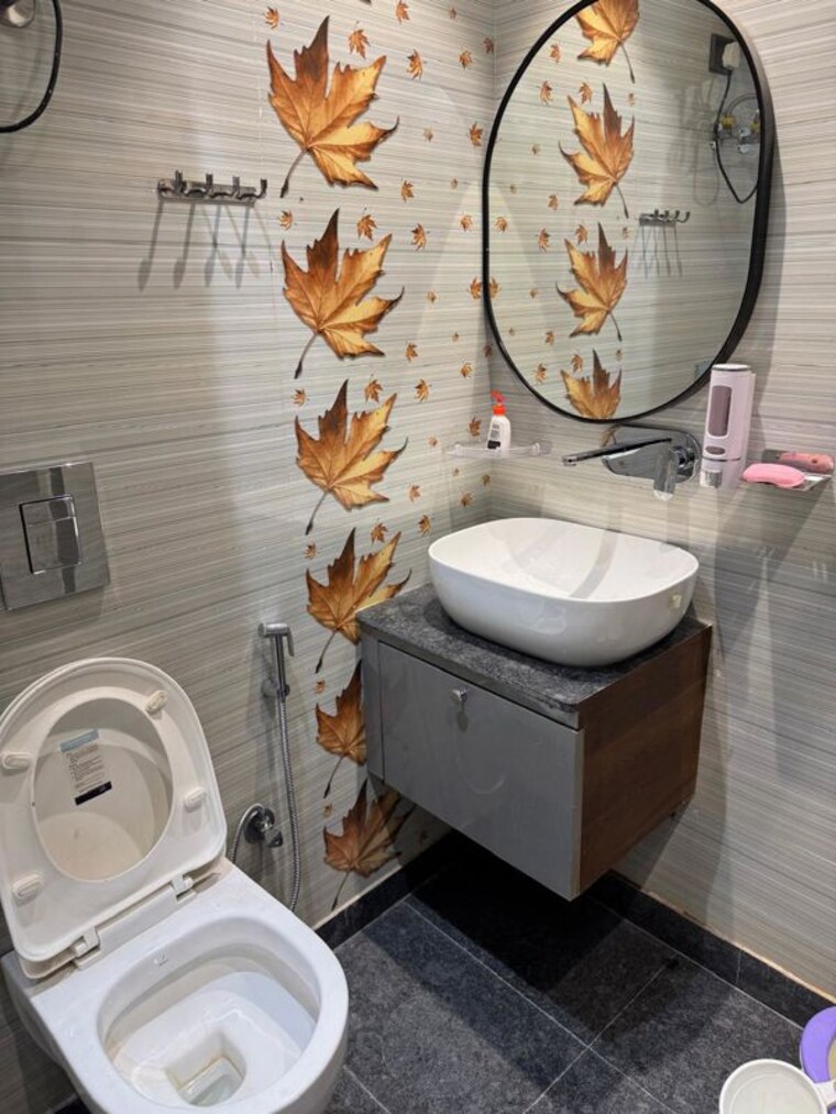 Bathroom, dayanand colony 3 Bedroom 900 Sq.Ft. Builder Floor In Dayanand Colony Delhi 10173495