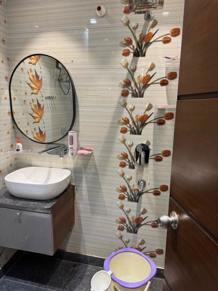 Bathroom, dayanand colony 3 Bedroom 900 Sq.Ft. Builder Floor In Dayanand Colony Delhi 10173495