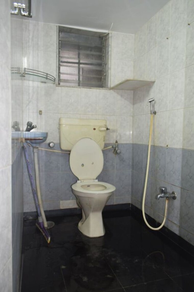 Bathroom, shilp-tower 2 Bedroom 800 Sq.Ft. Apartment In Lower Parel Mumbai 10173496