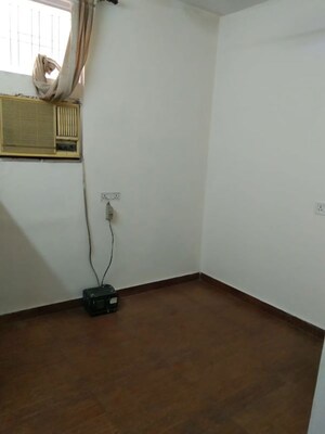 Room in 4 BHK Apartment at Alaknanda – for Sale
