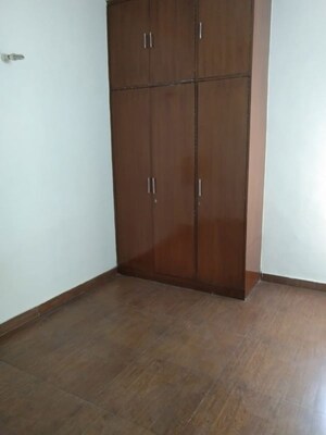 Room in 4 BHK Apartment at Alaknanda – for Sale
