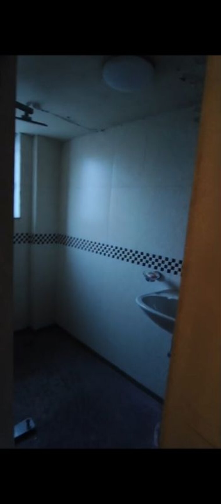 Bathroom, meena-apartment-byculla 1.5 Bedroom 500 Sq.Ft. Apartment In Byculla Mumbai 10173582