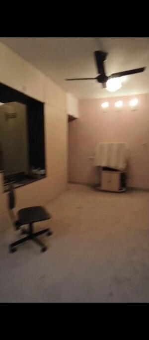 Living Room in 1.5 BHK Apartment at Meena Apartment Byculla, Byculla – for Rent