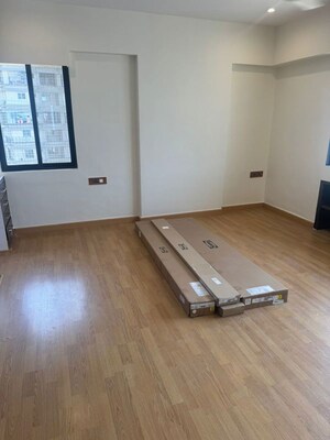 Room in 3 BHK Apartment at Worli – for Rent