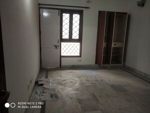 Room in 3 BHK Builder Floor at Uppal Southend, Sector 49 – for Rent