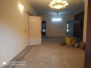 Room in 3 BHK Builder Floor at Uppal Southend, Sector 49 – for Rent
