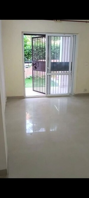 Room in 3 BHK Builder Floor at BPTP Park 81, Sector 81 – for Rent