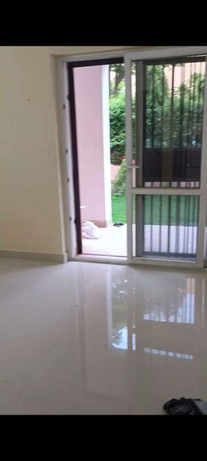 Room in 3 BHK Builder Floor at BPTP Park 81, Sector 81 – for Rent