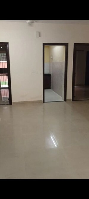 Room in 3 BHK Builder Floor at BPTP Park 81, Sector 81 – for Rent