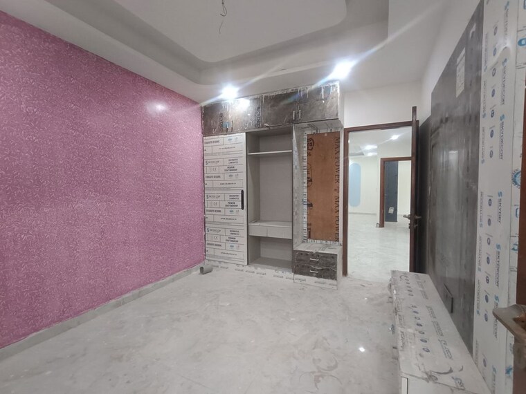 Room, sector 73 2 Bedroom 1100 Sq.Ft. Builder Floor In Sector 73 Noida 10173671