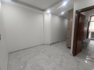 Room in 2 BHK Builder Floor at Sector 73 – for Sale