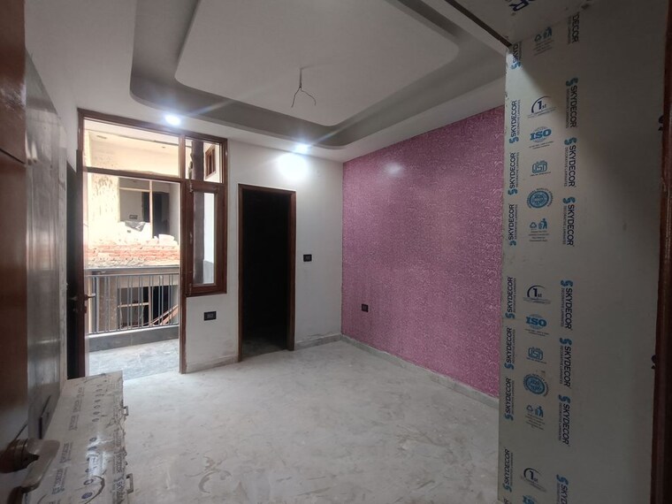 Room, sector 73 2 Bedroom 1100 Sq.Ft. Builder Floor In Sector 73 Noida 10173671