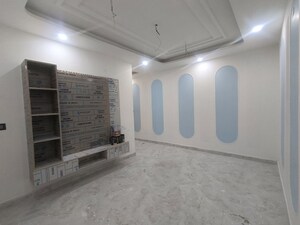 Room in 2 BHK Builder Floor at Sector 73 – for Sale