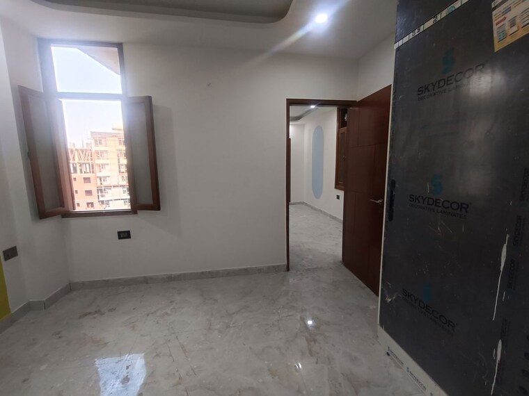 Room, sector 73 2 Bedroom 1100 Sq.Ft. Builder Floor In Sector 73 Noida 10173671