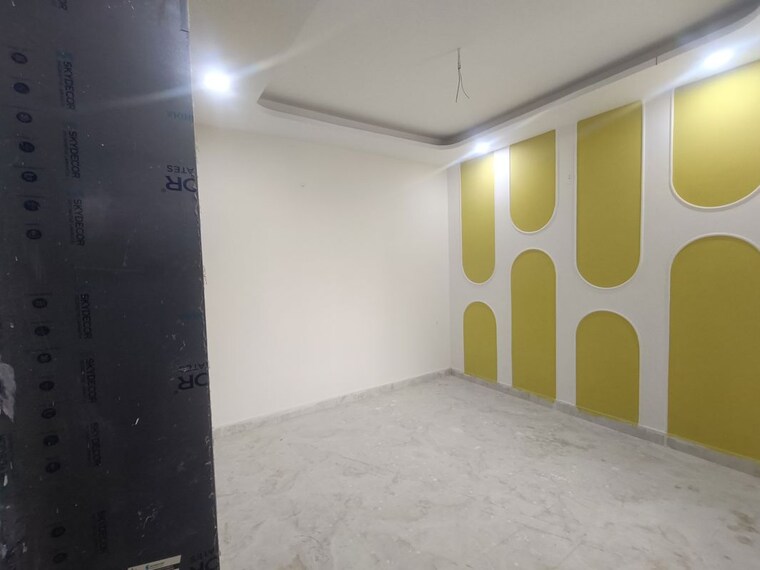 Room, sector 73 2 Bedroom 1100 Sq.Ft. Builder Floor In Sector 73 Noida 10173671