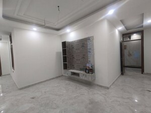 Room in 2 BHK Builder Floor at Sector 73 – for Sale