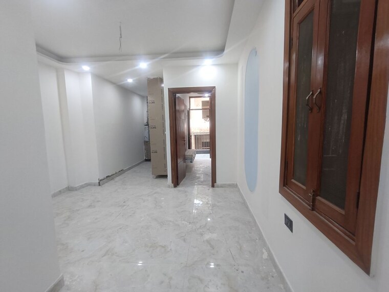Room, sector 73 2 Bedroom 1100 Sq.Ft. Builder Floor In Sector 73 Noida 10173671