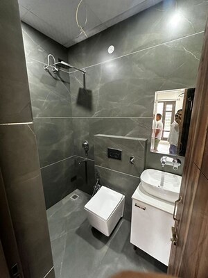 Bathroom in 5 BHK Independent House at VIP Ashiana Homes, Vip Road – for Sale