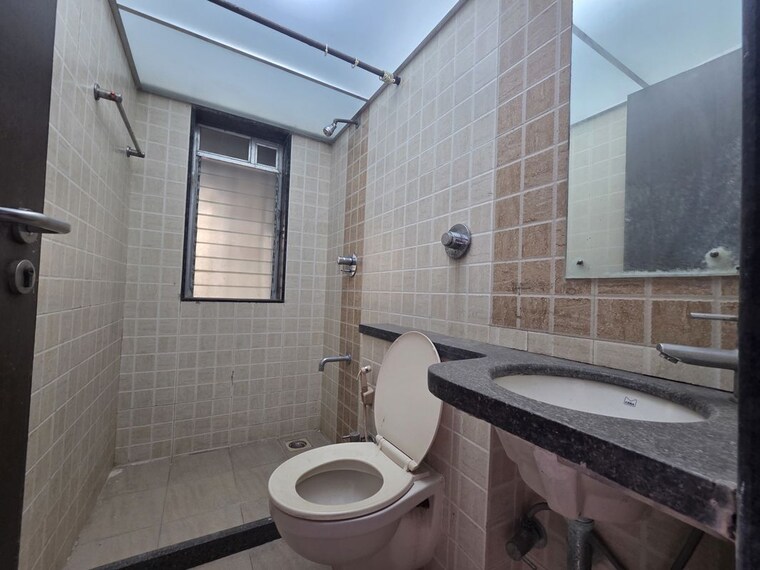 Bathroom, gurukrupa-chs 2 Bedroom 700 Sq.Ft. Apartment In Goregaon West Mumbai 10173717
