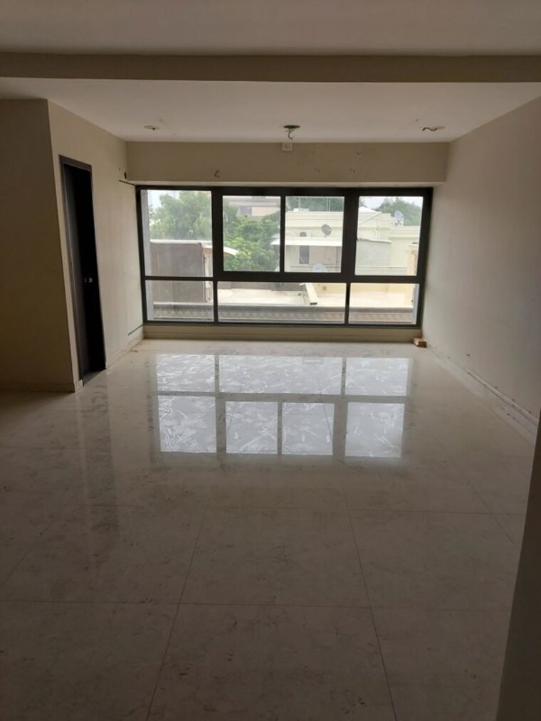 Room, scarlet-gateway Commercial Office Space 733 Sq.Ft. In Prahlad Nagar Ahmedabad 10173723