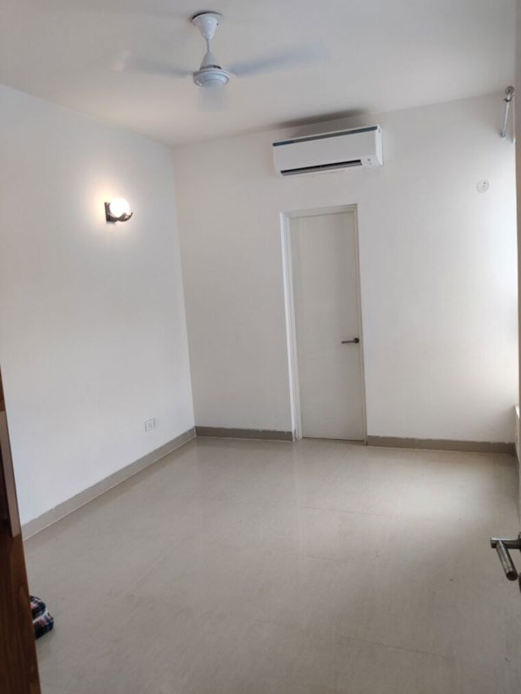 Room, emaar-emerald-estate 3 Bedroom 1310 Sq.Ft. Apartment In Sector 65 Gurgaon 10173802