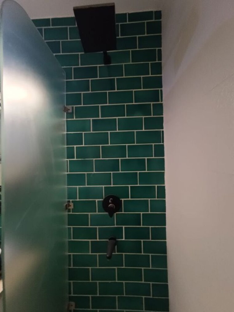 Bathroom, preet vihar 3 Bedroom 1800 Sq.Ft. Builder Floor In Preet Vihar Delhi 10173819