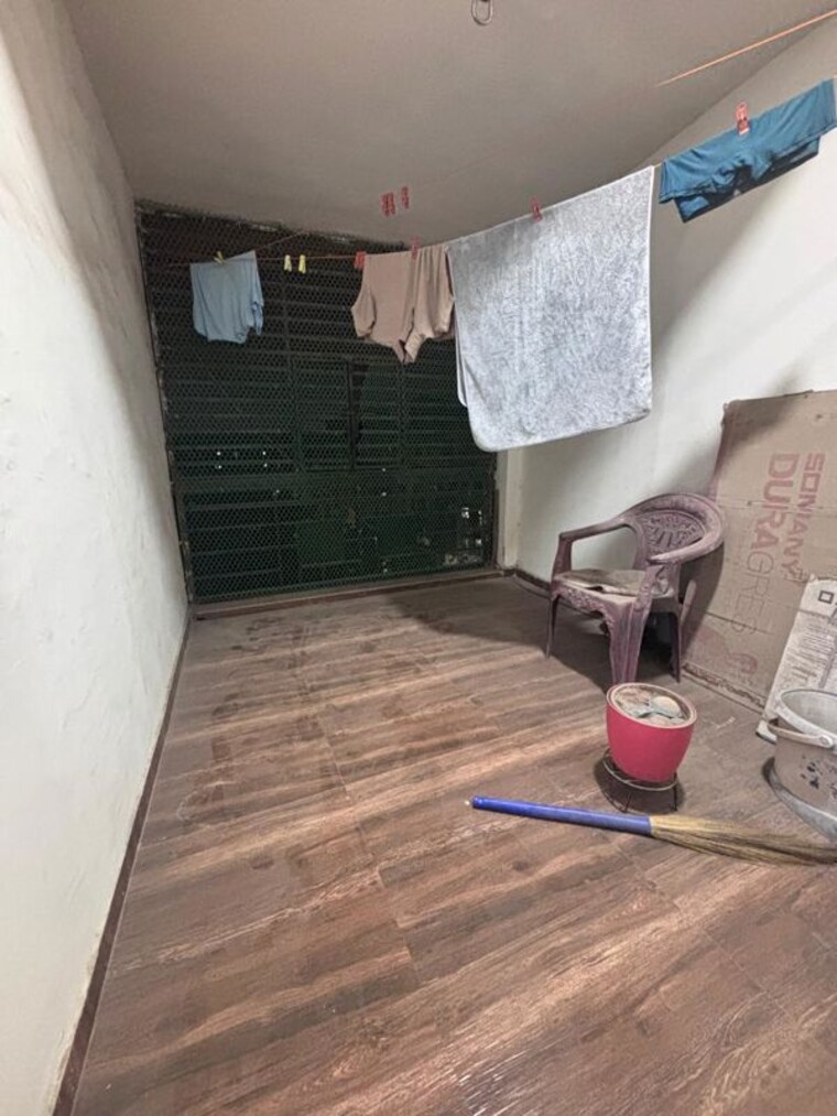  Parking, prahlad nagar 2 Bedroom 125 Sq.Yd. Apartment In Prahlad Nagar Ahmedabad 10173634