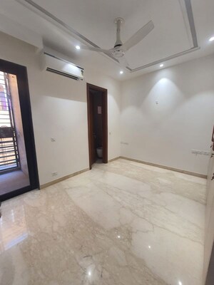 Room in 3 BHK Builder Floor at Nehru Place – for Rent