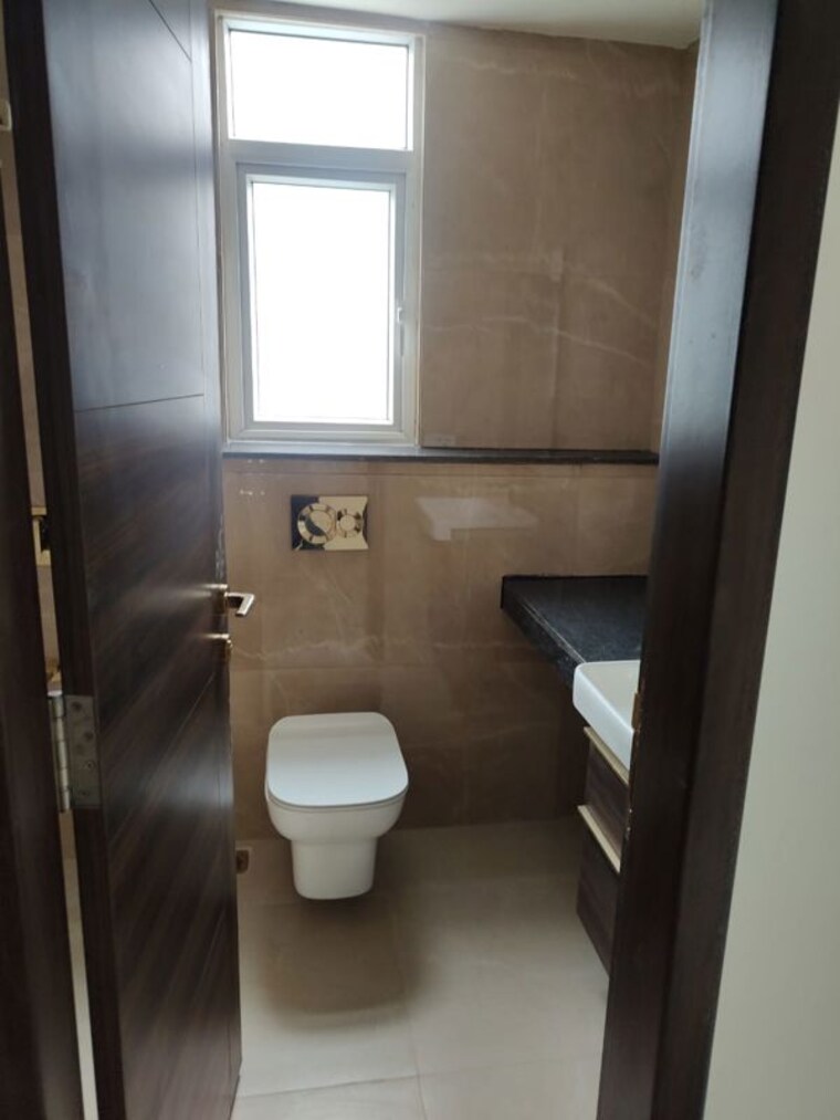 Bathroom, smart-world-orchard 3.5 Bedroom 1626 Sq.Ft. Apartment In Sector 61 Gurgaon 10173923