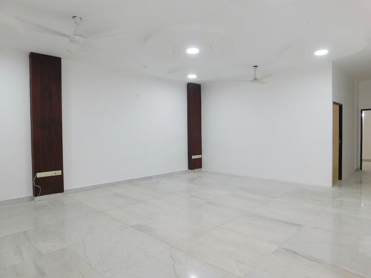 Room, pamposh enclave Commercial Office Space 1100 Sq.Ft. In Pamposh Enclave Delhi 10173818