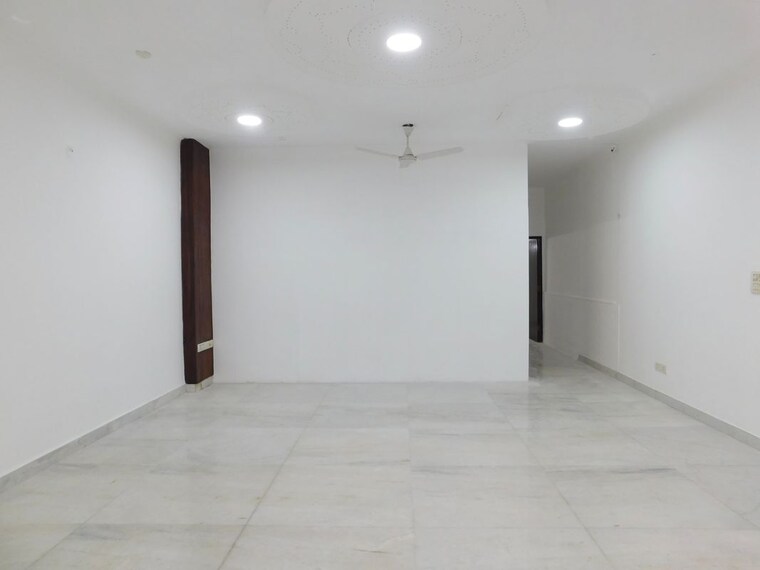 Room, pamposh enclave Commercial Office Space 1100 Sq.Ft. In Pamposh Enclave Delhi 10173818