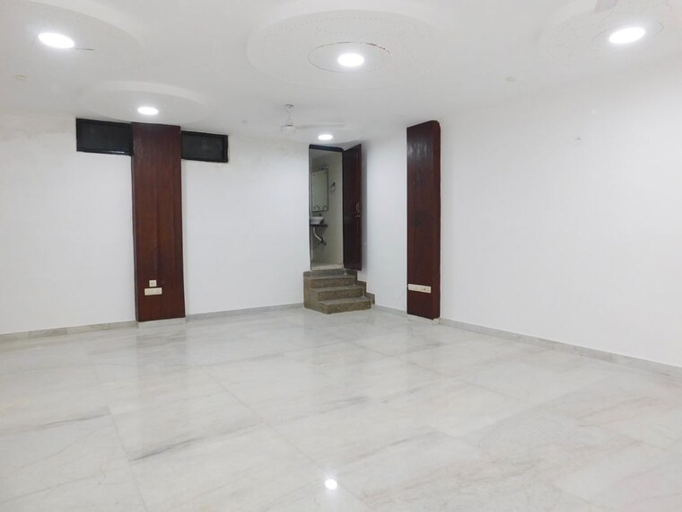 Room, pamposh enclave Commercial Office Space 1100 Sq.Ft. In Pamposh Enclave Delhi 10173818