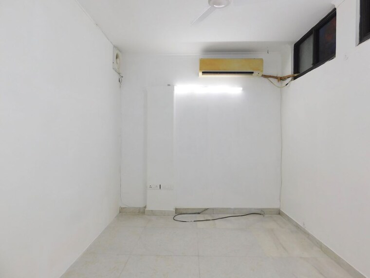 Room, pamposh enclave Commercial Office Space 1100 Sq.Ft. In Pamposh Enclave Delhi 10173818