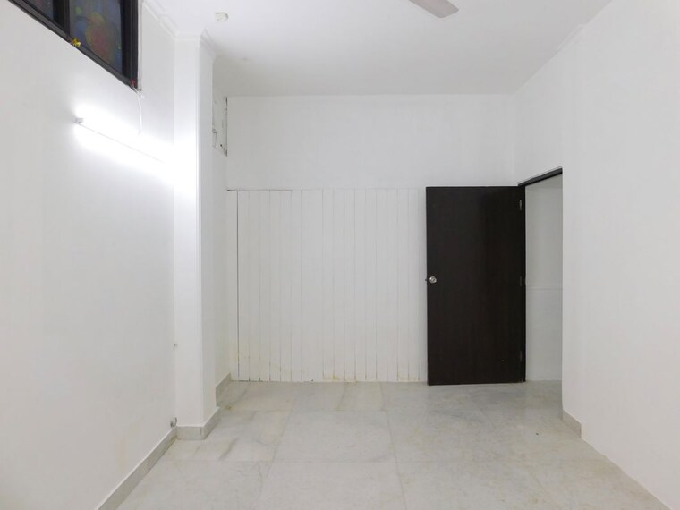 Room, pamposh enclave Commercial Office Space 1100 Sq.Ft. In Pamposh Enclave Delhi 10173818