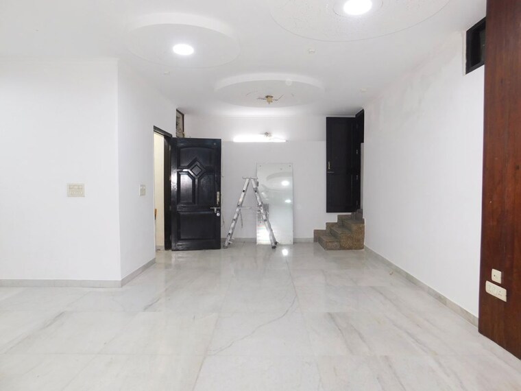 Room, pamposh enclave Commercial Office Space 1100 Sq.Ft. In Pamposh Enclave Delhi 10173818