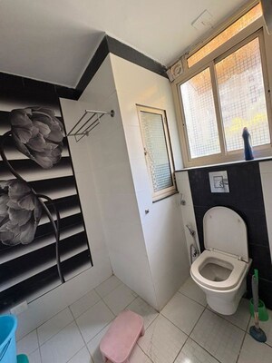 Team Area in 3 BHK Apartment at DLF Silver Oaks, Sector 26 – for Rent