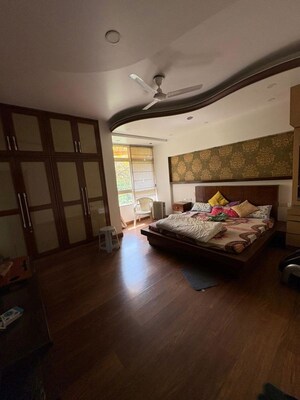 Parking in 3 BHK Apartment at DLF Silver Oaks, Sector 26 – for Rent