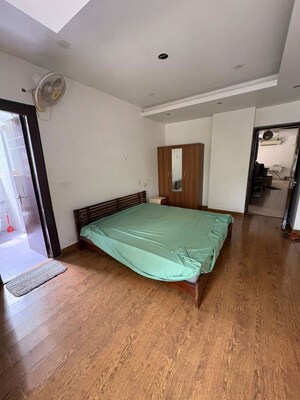 Bathroom in 3 BHK Apartment at DLF Silver Oaks, Sector 26 – for Rent