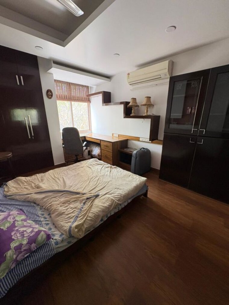 Bedroom, dlf-silver-oaks 3 Bedroom 2291 Sq.Ft. Apartment In Sector 26 Gurgaon 10173920