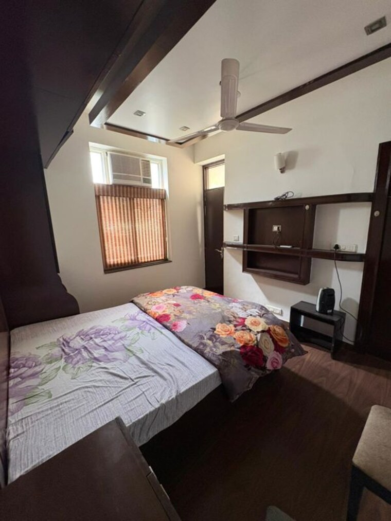 Bedroom, dlf-silver-oaks 3 Bedroom 2291 Sq.Ft. Apartment In Sector 26 Gurgaon 10173920