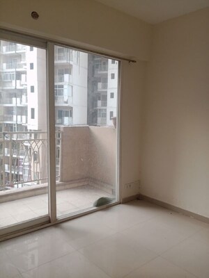 Room in 3 BHK Apartment at Mahagun Mywoods III, Sector 16c Greater Noida – for Rent