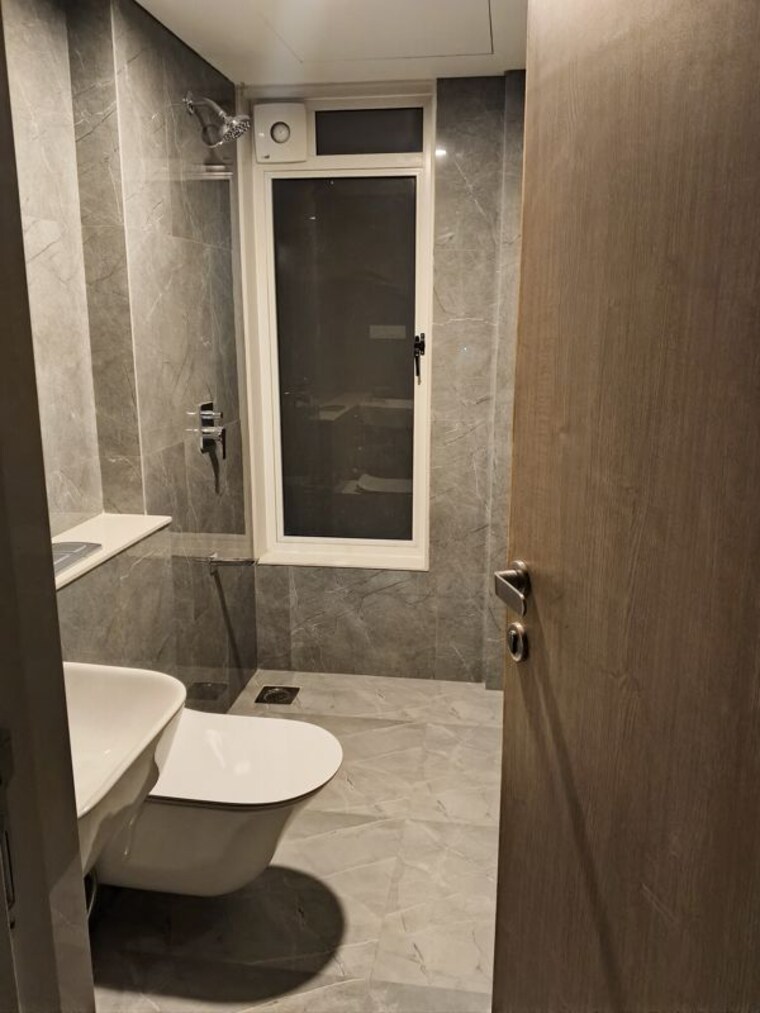 Bathroom, lodha-bella-vita 2 Bedroom 1050 Sq.Ft. Apartment In Nibm Road Pune 9918137