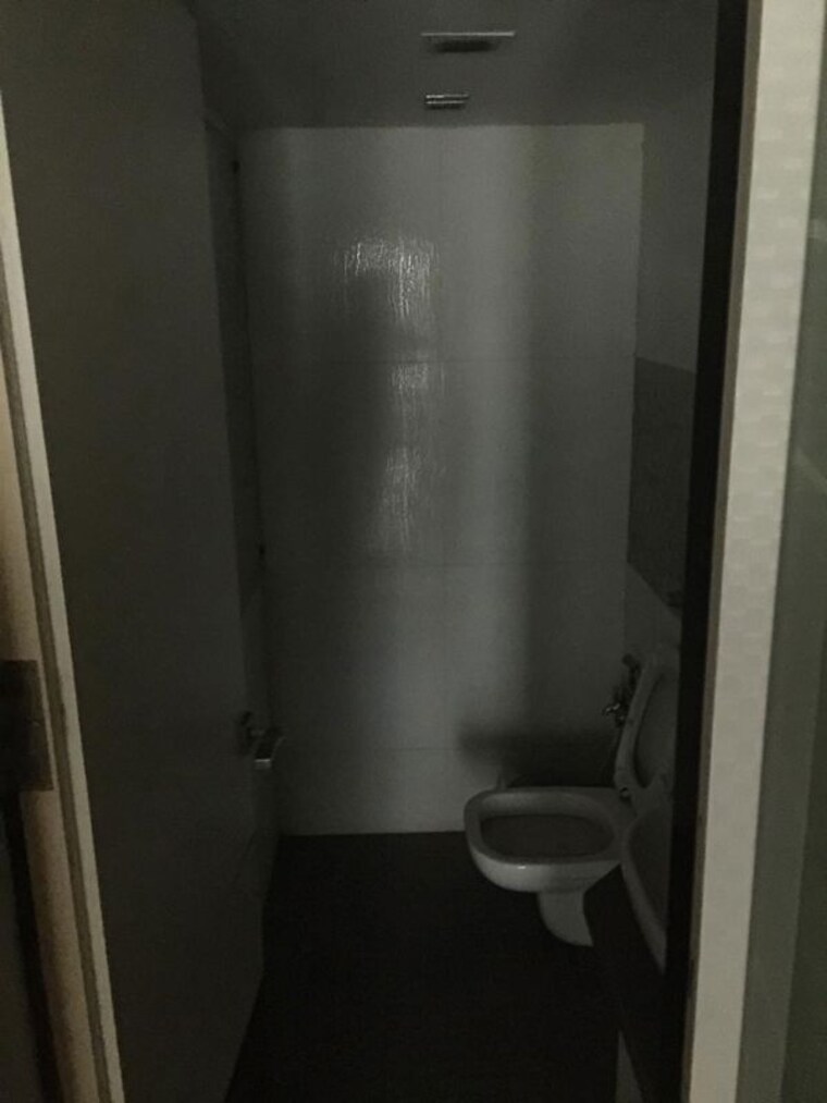 Bathroom, o2-business-commercial-park Commercial Office Space 670 Sq.Ft. In Mulund West Mumbai 10174246