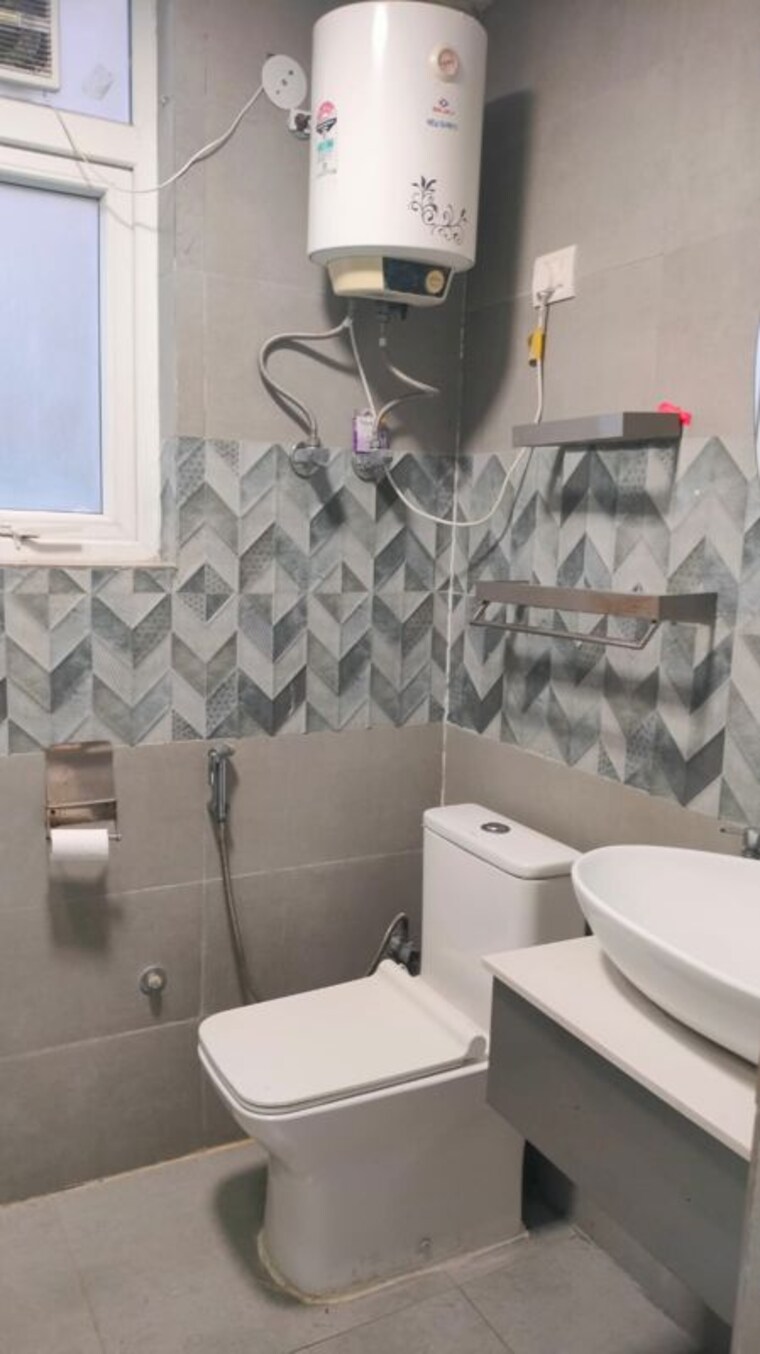 Attached Bathroom, maple-heights 3 Bedroom 1349 Sq.Ft. Apartment In Sector 43 Gurgaon 10174356