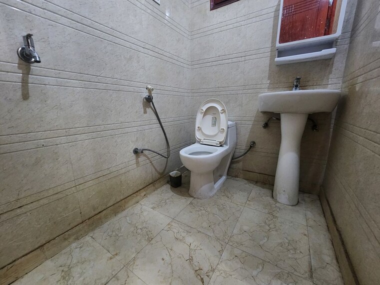 Bathroom, vaishali sector 4 3 Bedroom 1425 Sq.Ft. Builder Floor In Vaishali Sector 4 Ghaziabad 10174442