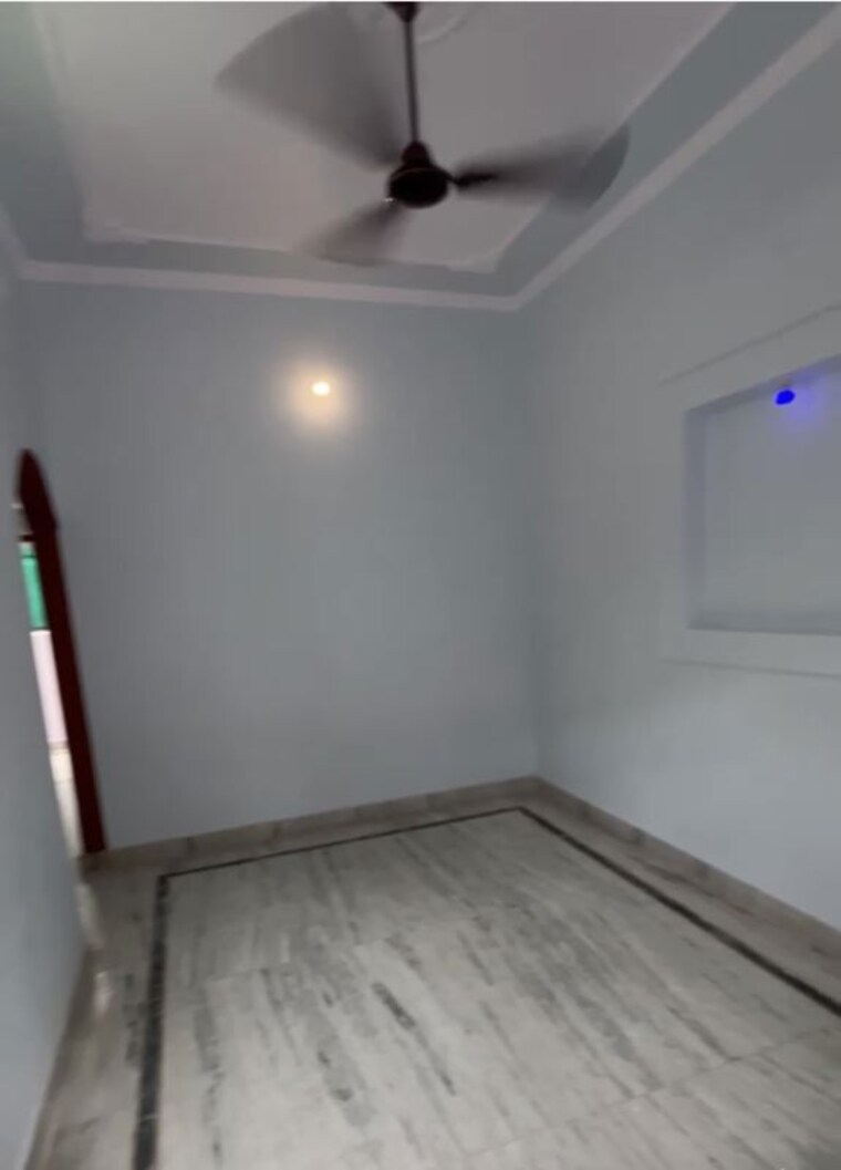Room, alpha ii greater noida 2.5 Bedroom 60 Sq.Mt. Independent House In Alpha Ii Greater Noida Greater Noida 10174234