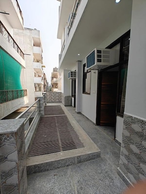 Building Lobby in 3 BHK Builder Floor at ATS Advantage, Ahinsa Khand 1 – for Rent