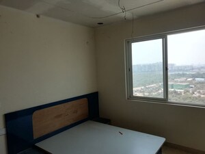 Room in 3 BHK Apartment at Aurobindo The Regent, Kondapur – for Rent